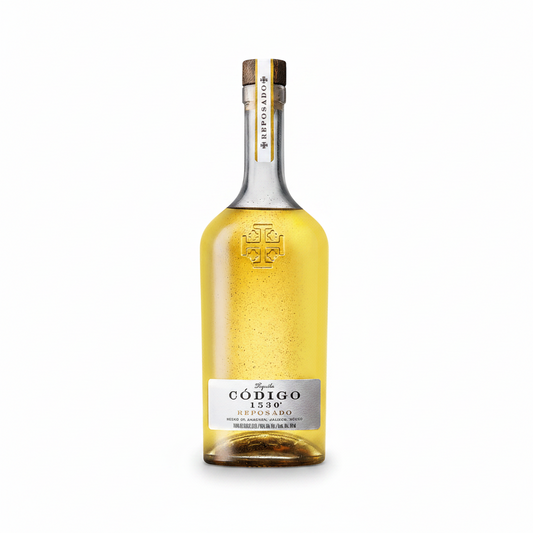 A bottle of Código 1530 Reposado tequila with a gold and white label, set against a solid dark green background.